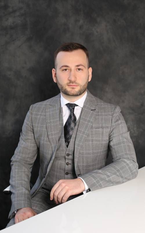 Адамов Виктор